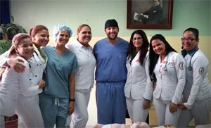 Dr. Karl Fritz Disque with a group of volunteers in the Dominican Republic