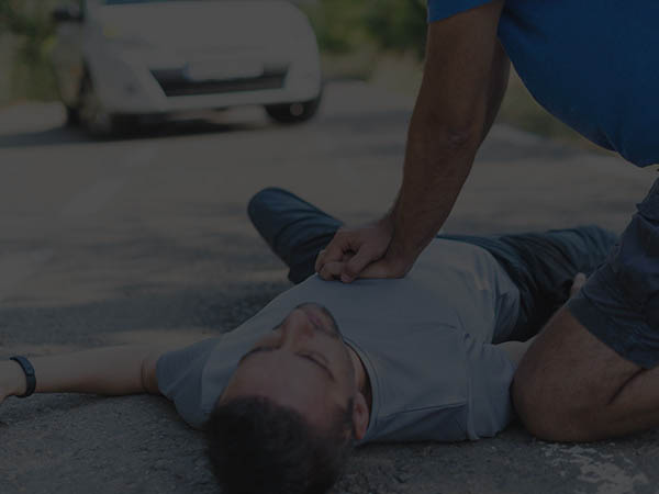cpr-compressions-in-unconscious-man