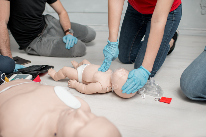 compressions-in-an-infant-mannequin